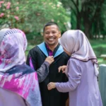 tertawa mendengar lelucon_artikel Bikin Joke, Enggak Selalu Bikin Orang Tertawa